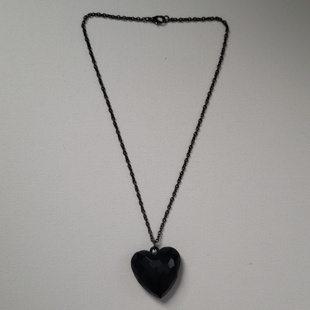 Black Heart Pendant Necklace